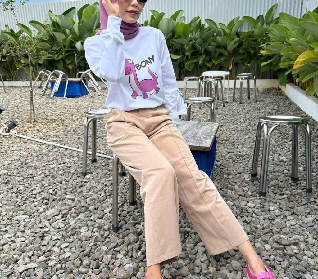 Kaos Polos Jadi Pilihan Fashion yang Timeless